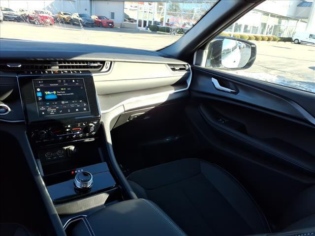 new 2025 Jeep Grand Cherokee car, priced at $39,215