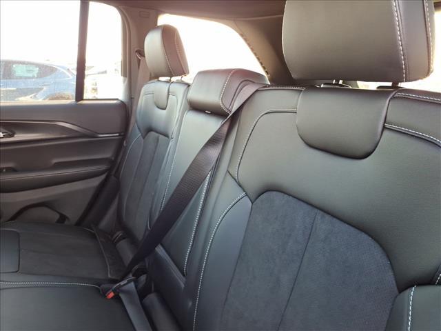 new 2025 Jeep Grand Cherokee car, priced at $39,215