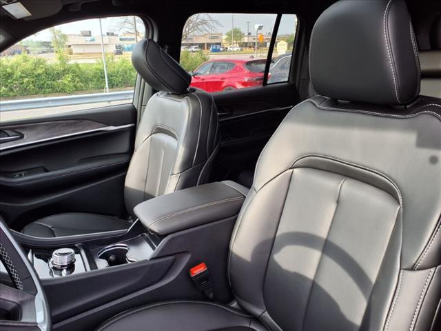 new 2025 Jeep Grand Cherokee car, priced at $43,009