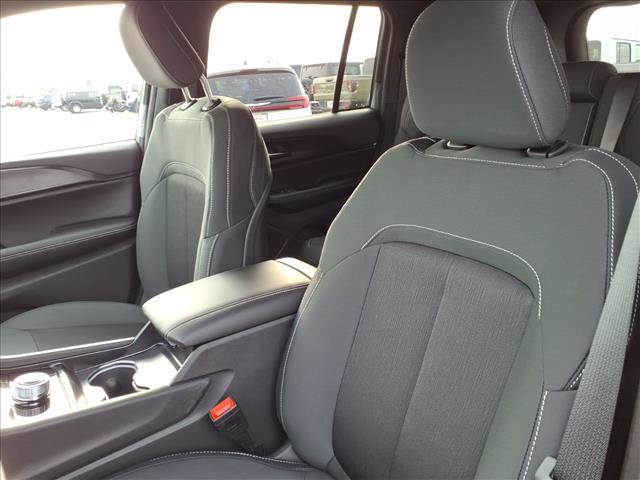 new 2026 Jeep Grand Cherokee car, priced at $36,984