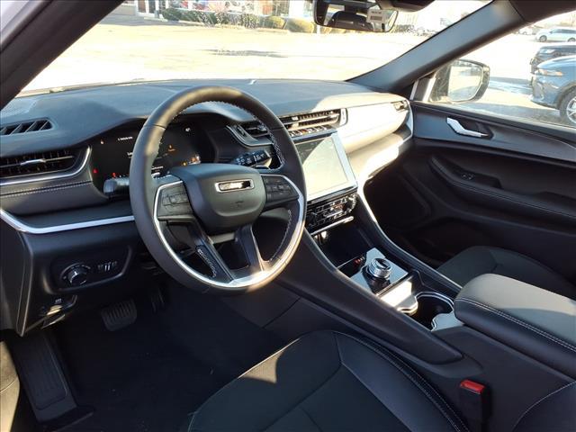 new 2025 Jeep Grand Cherokee car, priced at $39,215