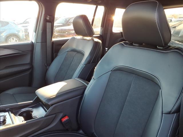 new 2025 Jeep Grand Cherokee car, priced at $39,215