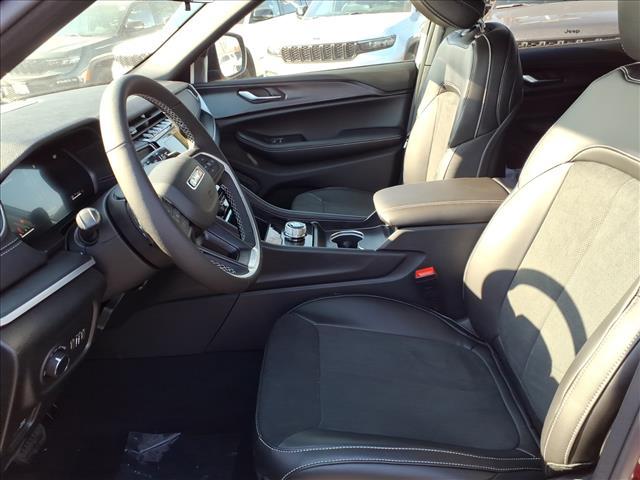 new 2025 Jeep Grand Cherokee car, priced at $37,499