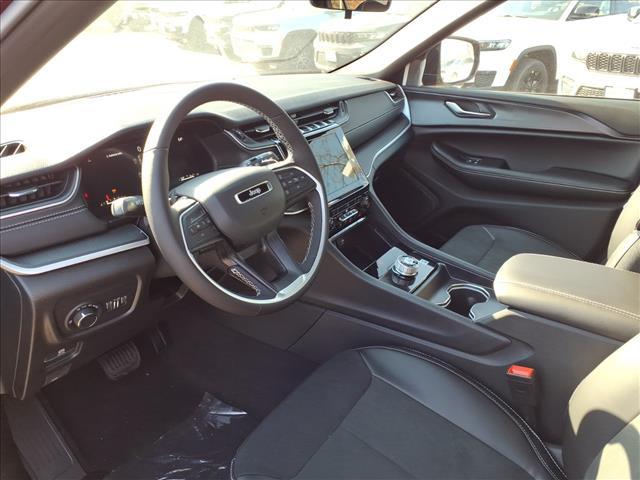 new 2025 Jeep Grand Cherokee car, priced at $37,499