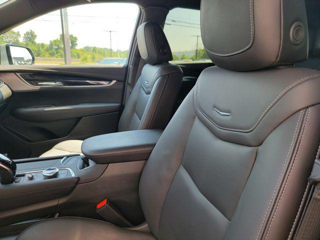 used 2025 Cadillac XT5 car, priced at $37,706