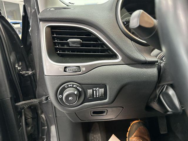 used 2020 Jeep Cherokee car, priced at $16,984