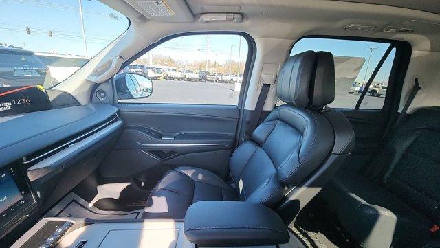 new 2025 Lincoln Navigator car, priced at $91,499