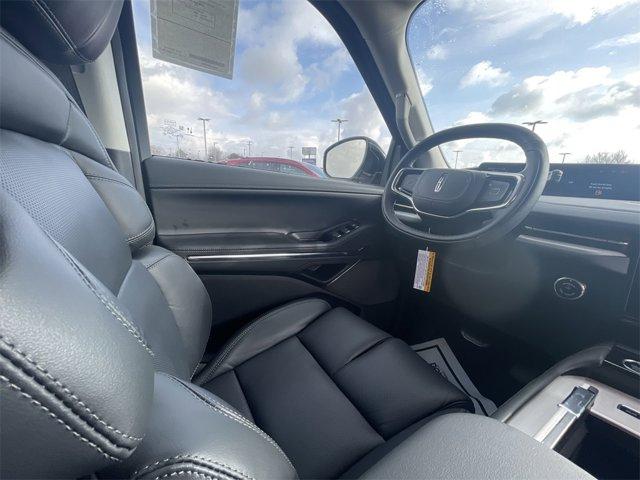 new 2025 Lincoln Navigator car, priced at $94,799