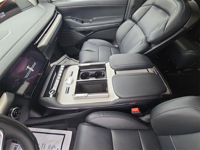 new 2025 Lincoln Navigator car, priced at $94,999
