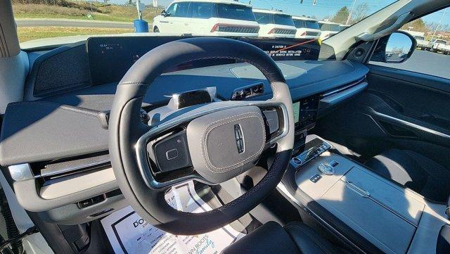 new 2025 Lincoln Navigator car, priced at $91,099