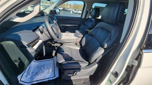 new 2025 Lincoln Navigator car, priced at $94,899