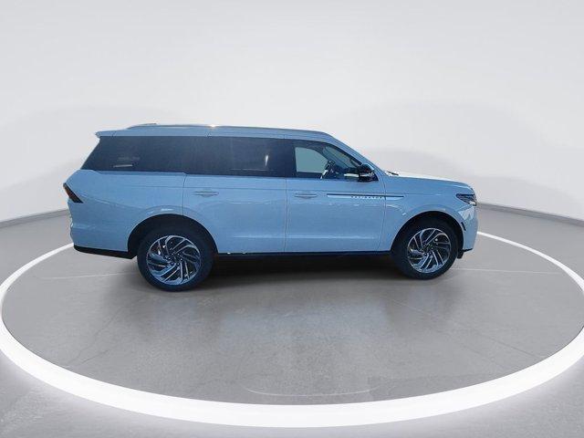 new 2025 Lincoln Navigator car, priced at $91,099