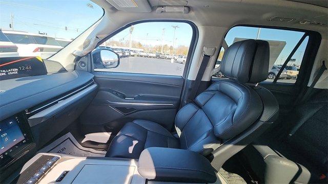 new 2025 Lincoln Navigator car, priced at $94,899