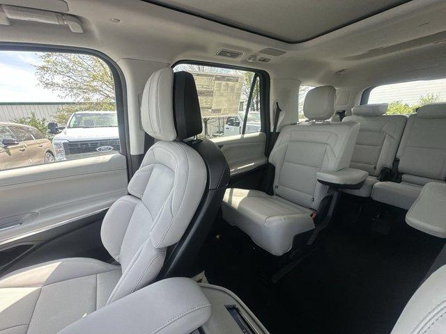 new 2026 Lincoln Navigator car, priced at $100,783
