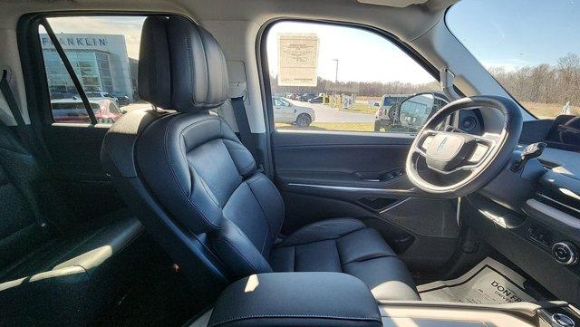 new 2025 Lincoln Navigator car, priced at $86,797