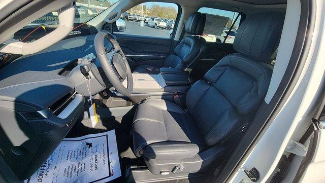 new 2025 Lincoln Navigator car, priced at $86,797