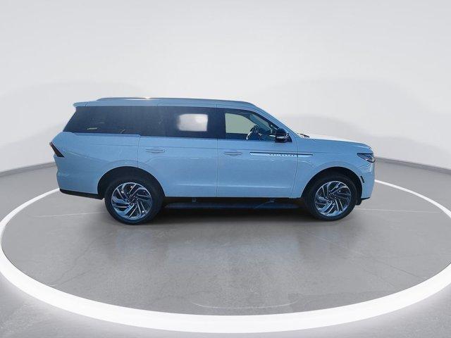 new 2025 Lincoln Navigator car, priced at $86,797