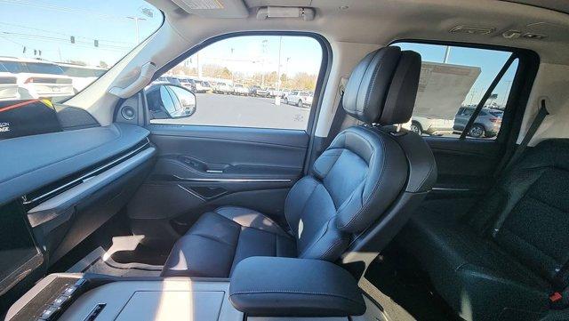 new 2025 Lincoln Navigator car, priced at $91,499