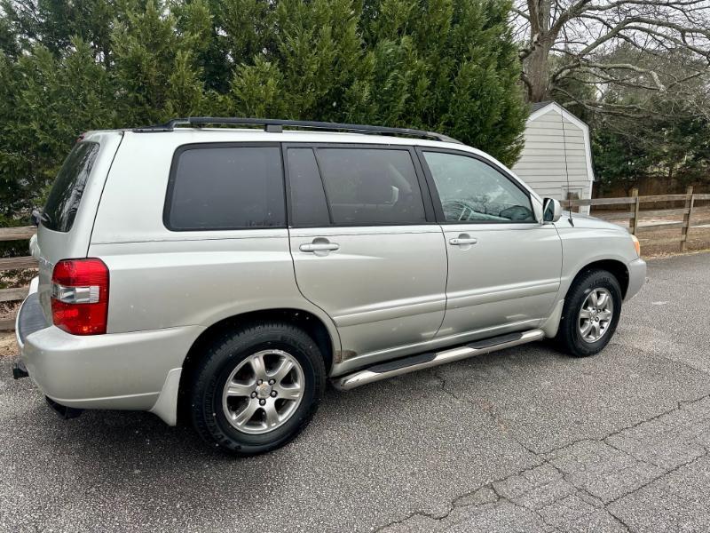 used 2004 Toyota Highlander car, priced at $3,950