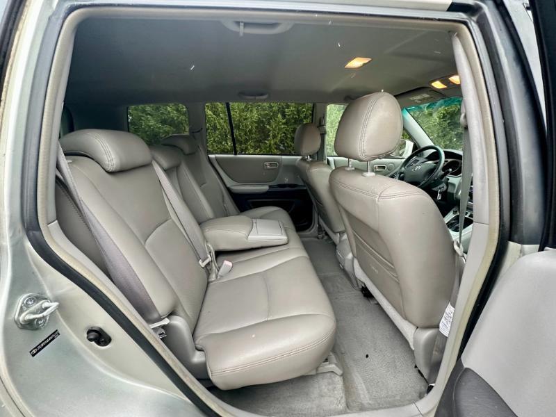 used 2004 Toyota Highlander car, priced at $3,950