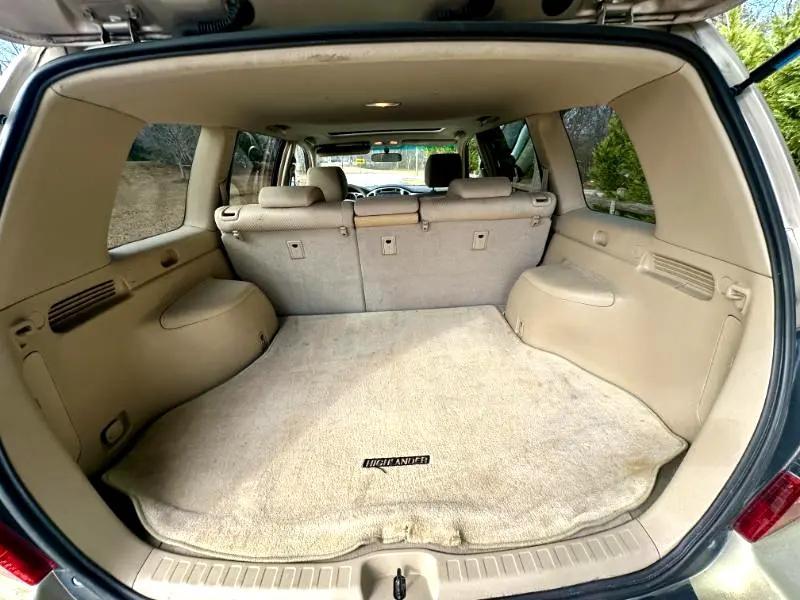 used 2006 Toyota Highlander car, priced at $4,950