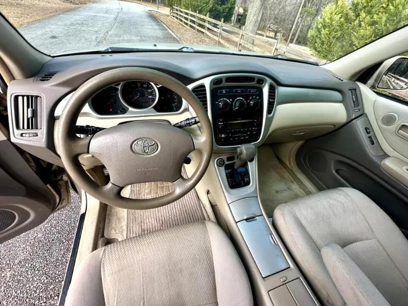 used 2006 Toyota Highlander car, priced at $4,950