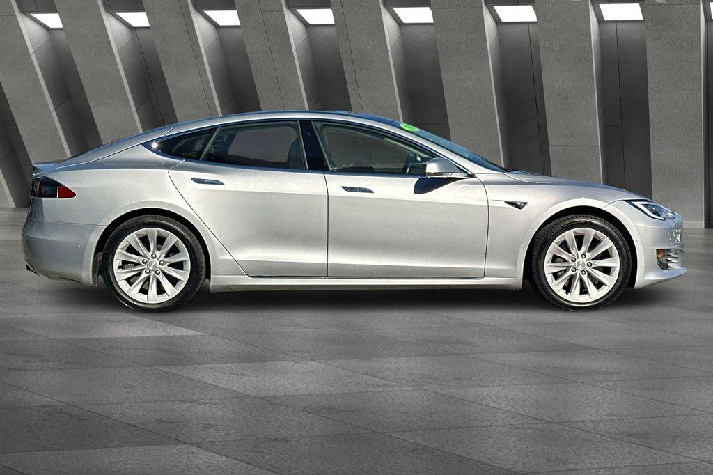 Tesla Model S view 12