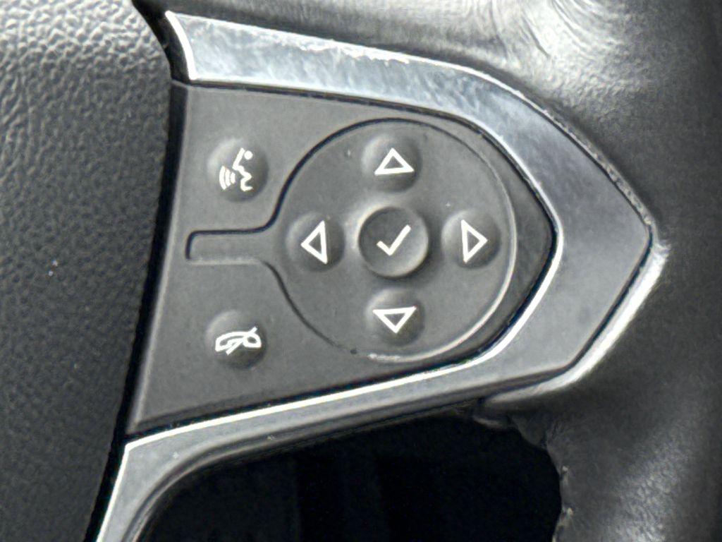 used 2022 Chevrolet Traverse car, priced at $28,148