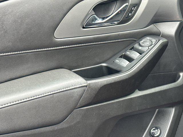 used 2023 Chevrolet Traverse car, priced at $29,988