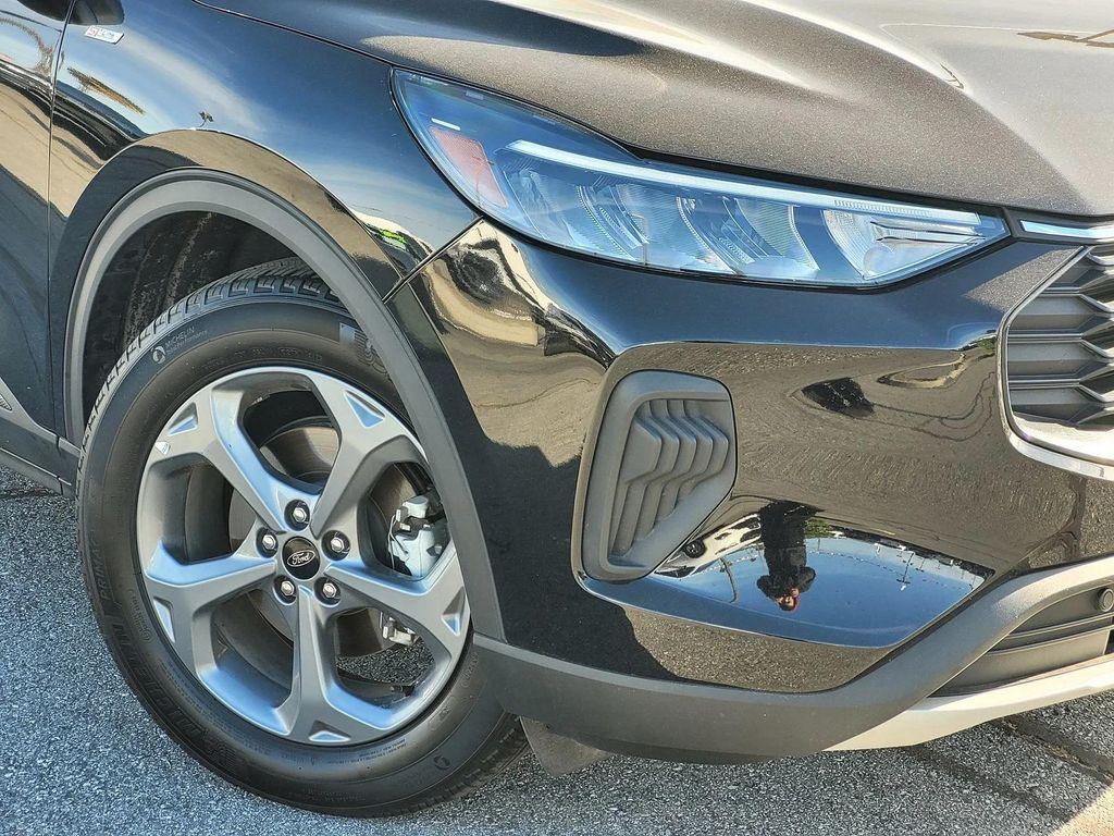 used 2025 Ford Escape car, priced at $22,975