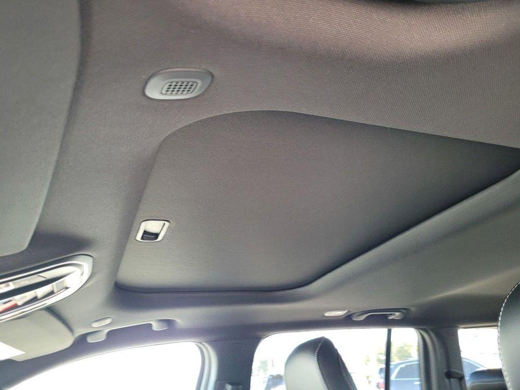 new 2025 Jeep Grand Cherokee car, priced at $38,525