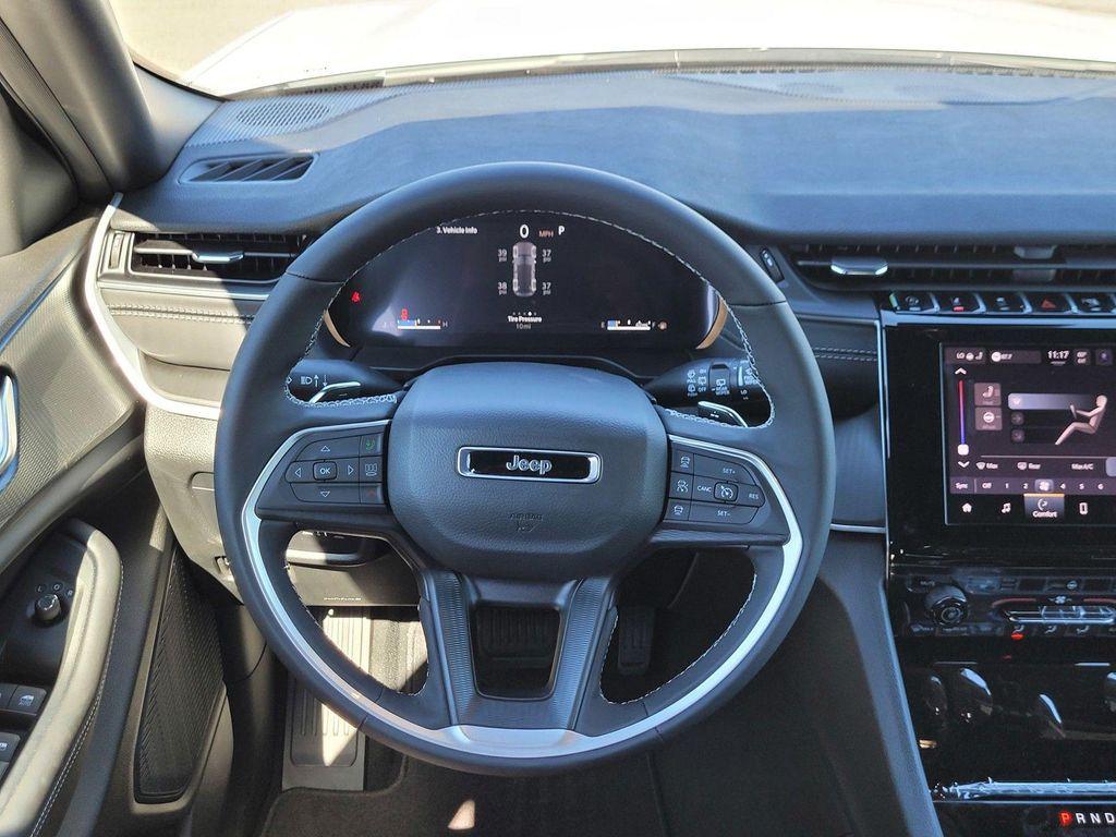 new 2025 Jeep Grand Cherokee car, priced at $41,025
