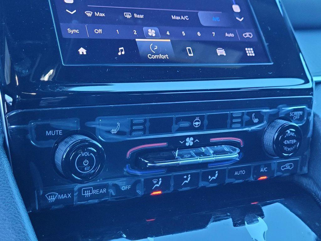 new 2025 Jeep Grand Cherokee car, priced at $43,745