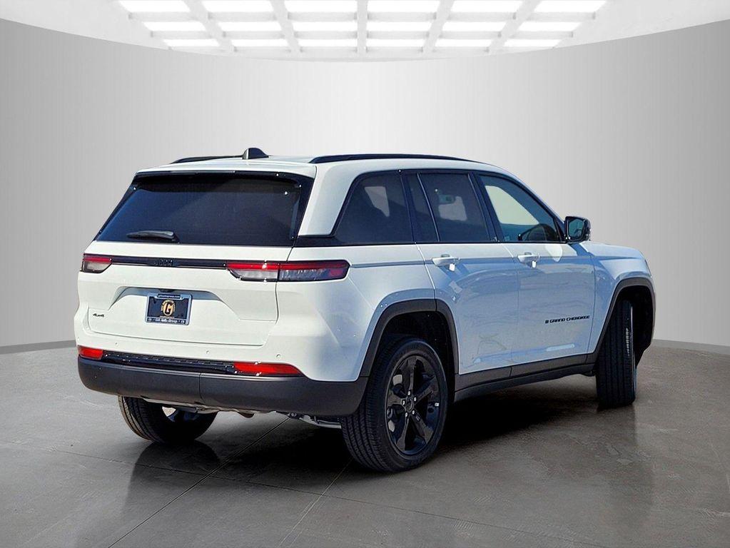 new 2025 Jeep Grand Cherokee car, priced at $41,025