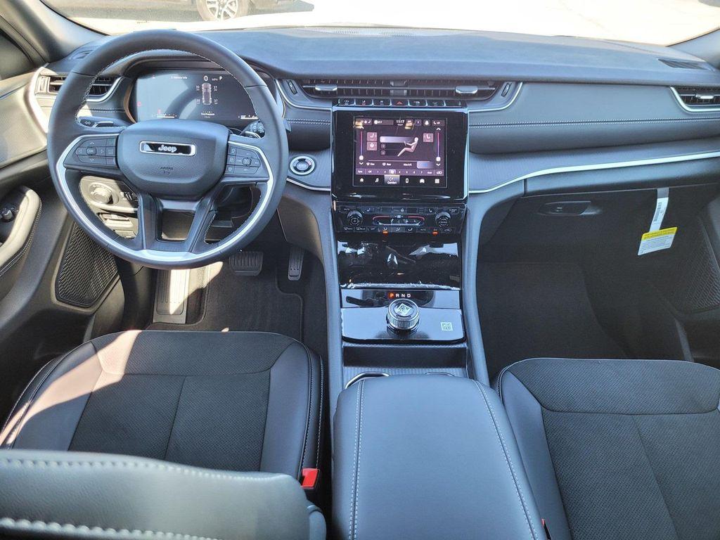 new 2025 Jeep Grand Cherokee car, priced at $43,745