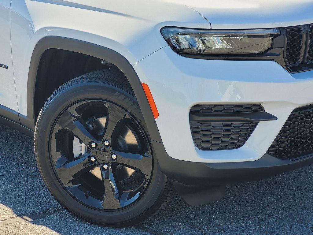 new 2025 Jeep Grand Cherokee car, priced at $41,025