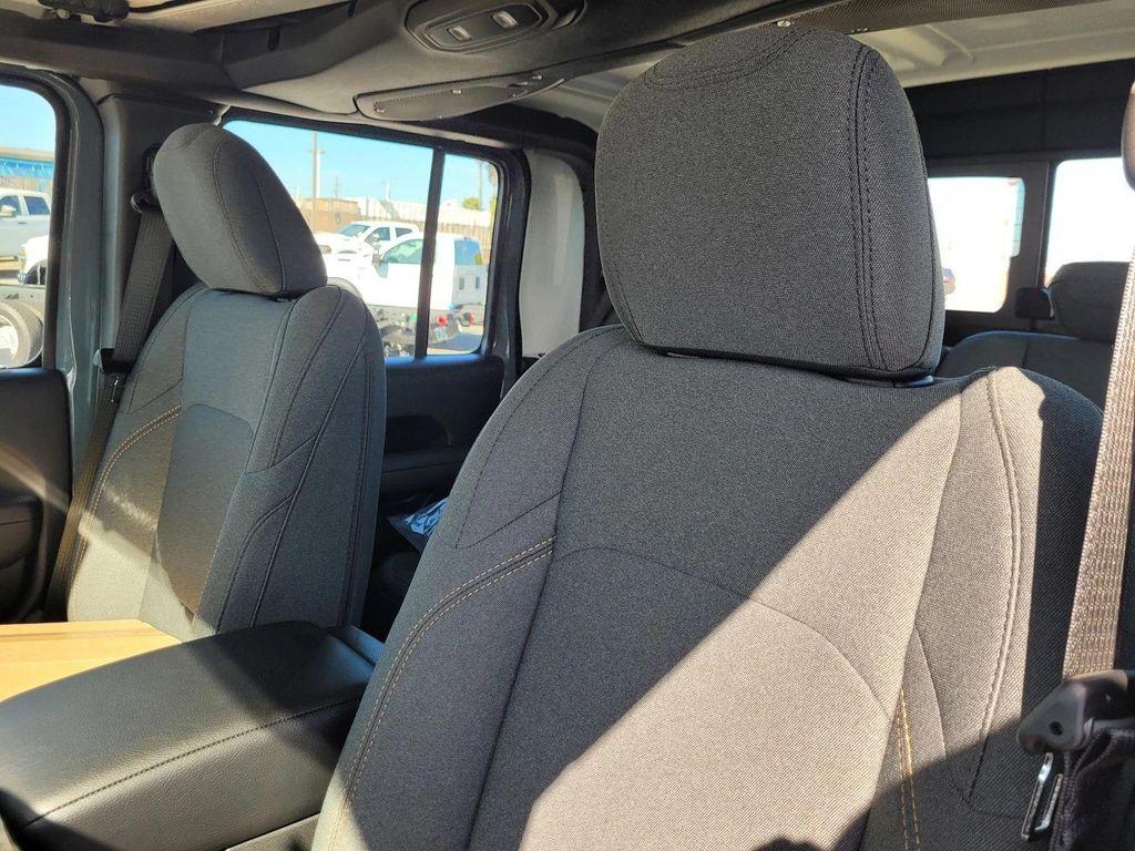 new 2026 Jeep Gladiator car, priced at $37,271