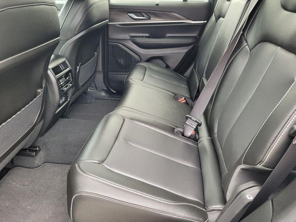 new 2025 Jeep Grand Cherokee car, priced at $49,995