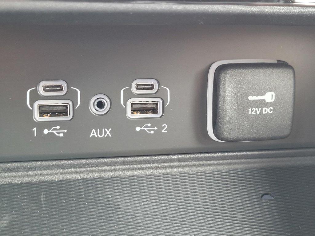 new 2025 Jeep Grand Cherokee car, priced at $49,995