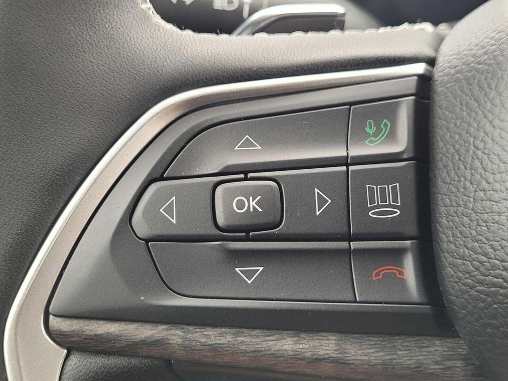 new 2025 Jeep Grand Cherokee car, priced at $49,995