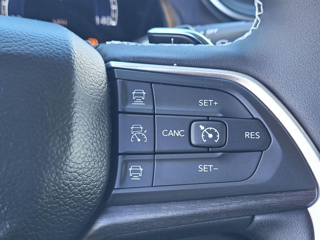 new 2025 Jeep Grand Cherokee car, priced at $43,600