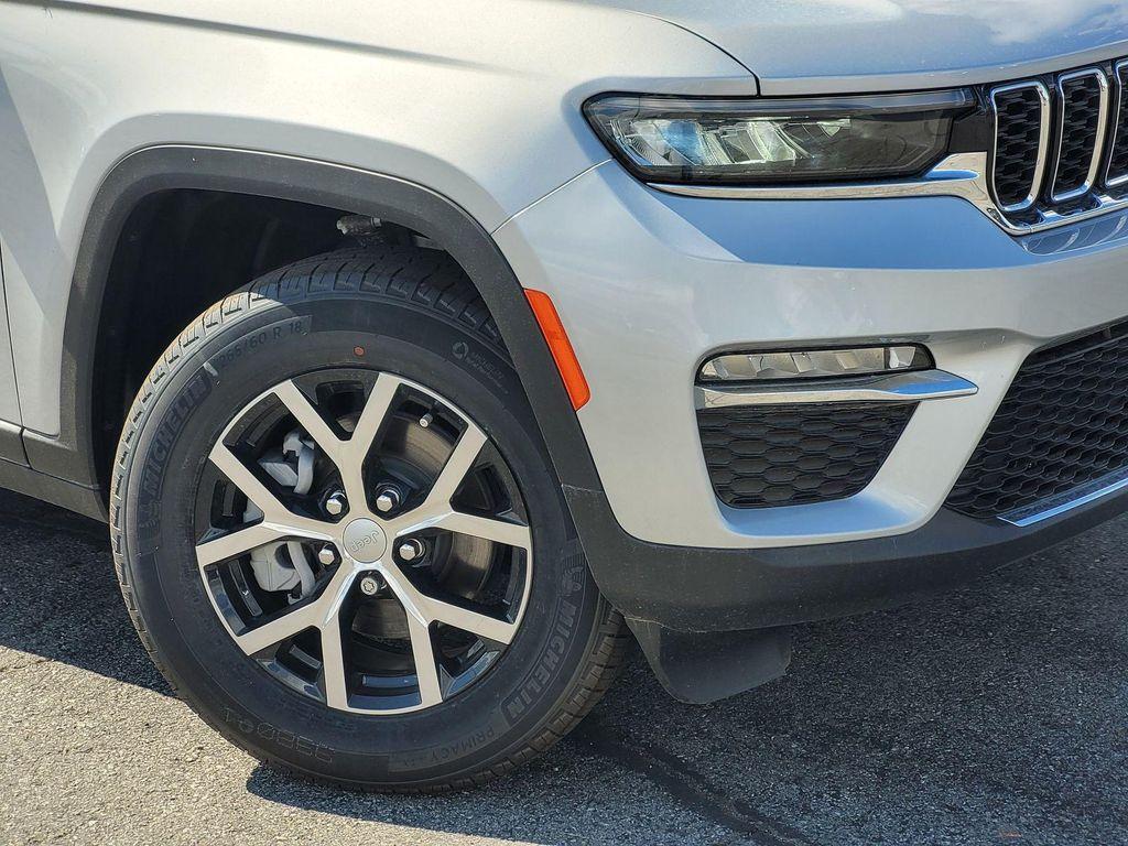 new 2025 Jeep Grand Cherokee car, priced at $43,600