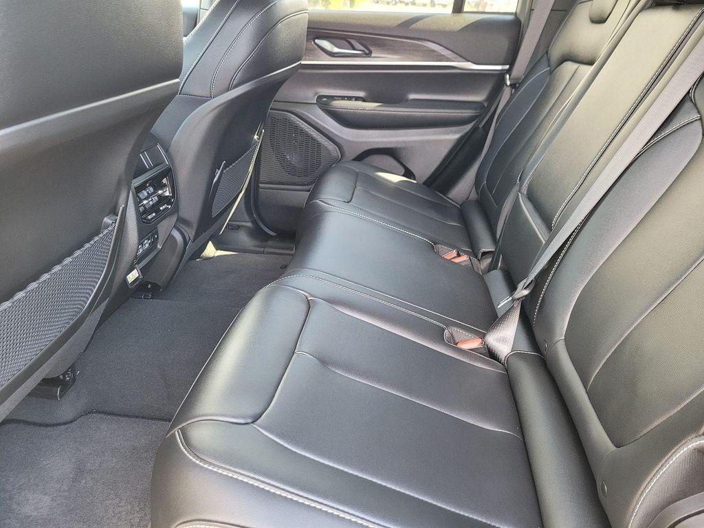 new 2025 Jeep Grand Cherokee car, priced at $43,600