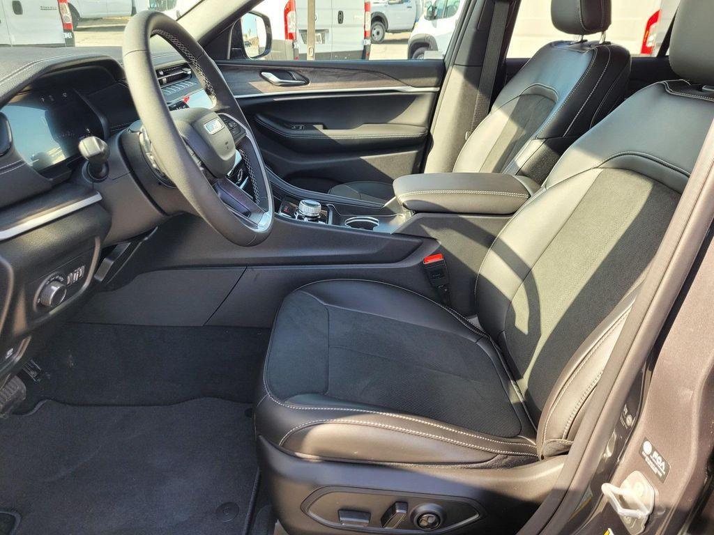 new 2026 Jeep Grand Cherokee car, priced at $45,526