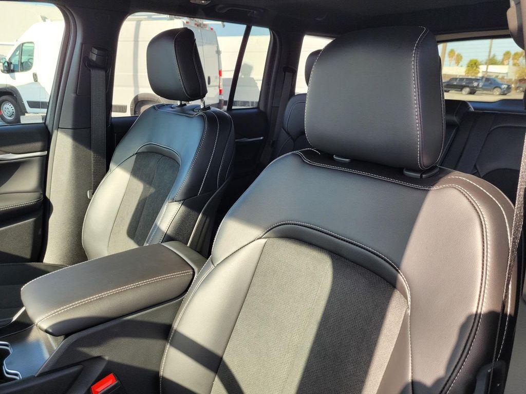 new 2026 Jeep Grand Cherokee car, priced at $45,526