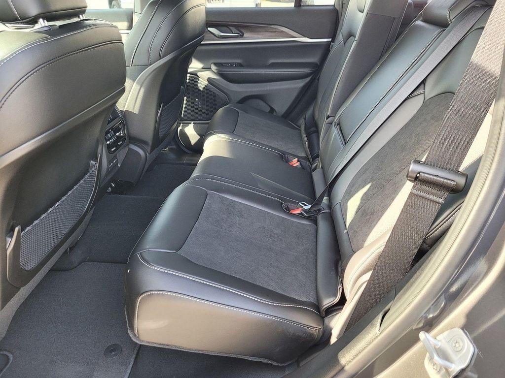 new 2026 Jeep Grand Cherokee car, priced at $45,526