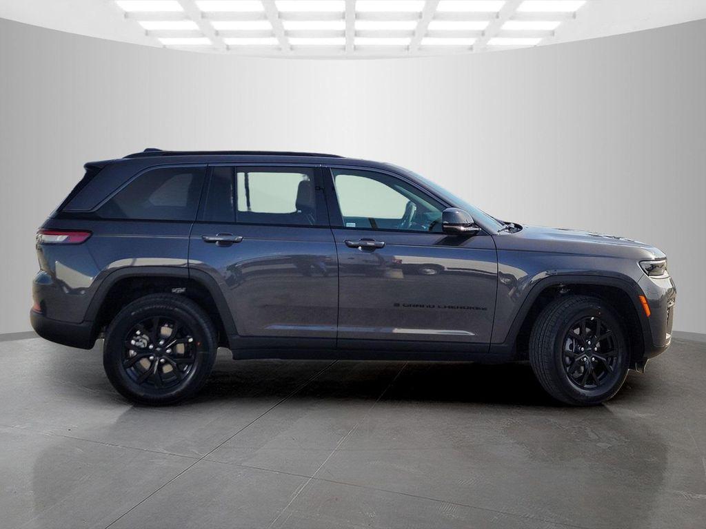 new 2026 Jeep Grand Cherokee car, priced at $45,526