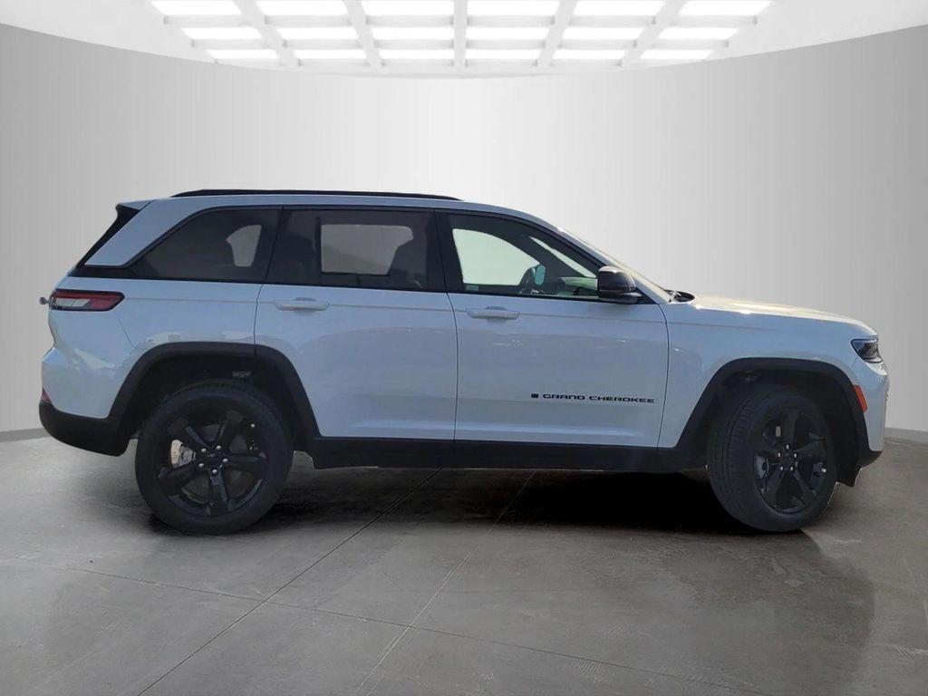 new 2026 Jeep Grand Cherokee car, priced at $41,986
