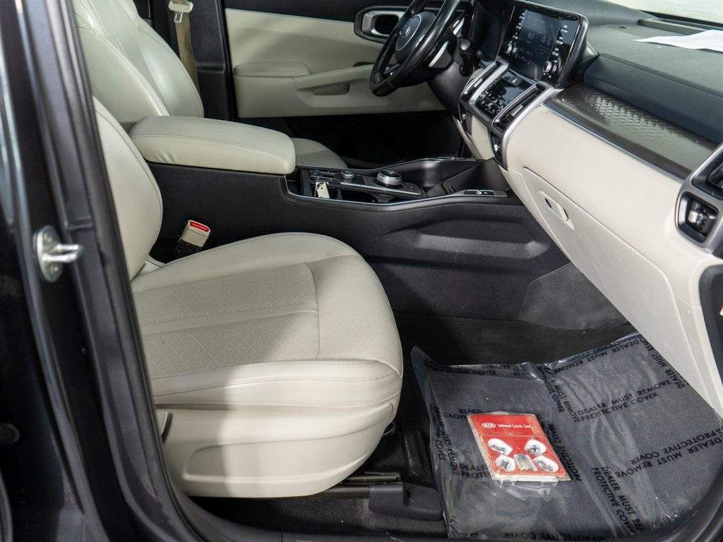 used 2021 Kia Sorento Hybrid car, priced at $14,999