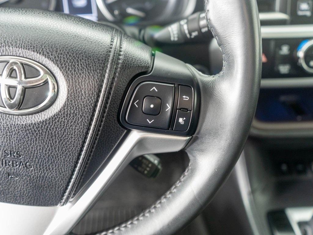 used 2015 Toyota Highlander car, priced at $13,244